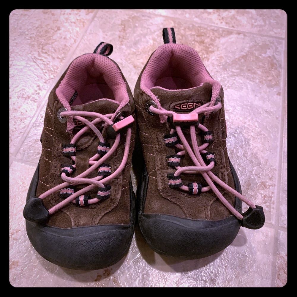 **KEEN hiking shoe**  Little Kid/Toddler size 8